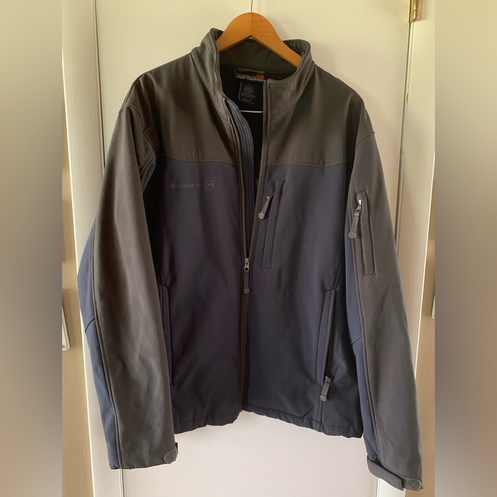 Men's Black Free Country Softshell Jacket